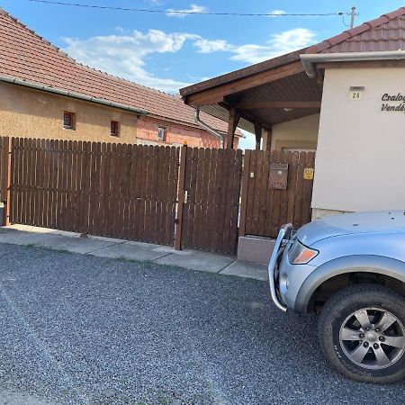 Csalogany Vendeghaz Apartment Серенч Екстериор снимка