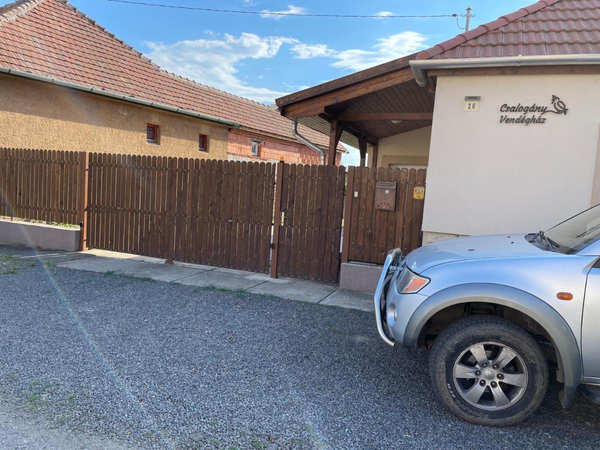 Csalogany Vendeghaz Apartment Серенч Екстериор снимка