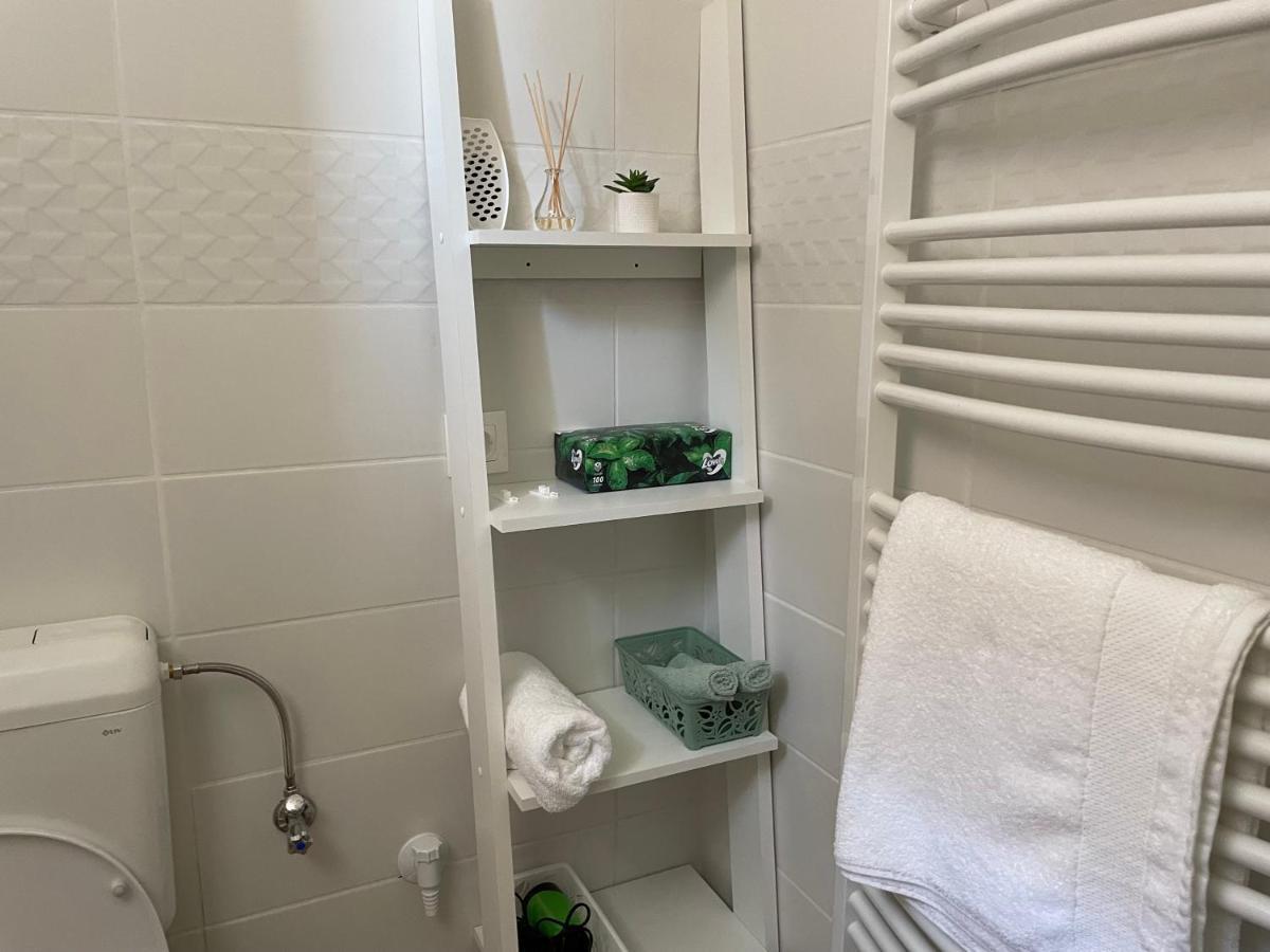 Csalogany Vendeghaz Apartment Серенч Екстериор снимка